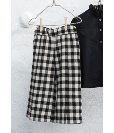 Pantalón Capri cuadros blanco y negro Mia y Lia