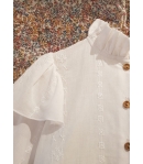 Blusa blanca bordada volantes Mia y Lia