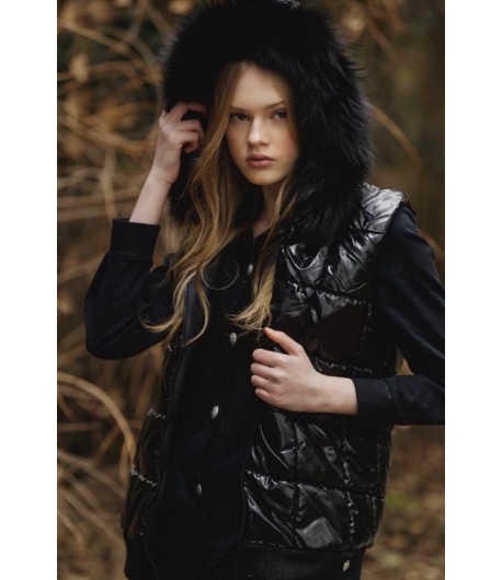 Chaleco acolchado charol con capucha pelo marmota ORLLE BELLA BIMBA