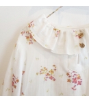 Blusa blanca flor de MIA y LIA