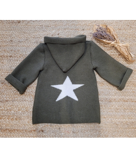 Chaqueta kaki con estrella en crudo de MIA y LIA