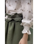 Conjunto niña de blusa blanca estampada flores y falda verde de EVE CHILDREN