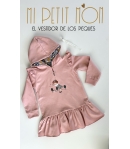 Vestido felpa en rosa palo con detalles en liberty azul de MON PETIT BONBON