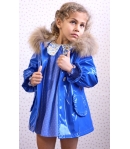 Abrigo charol evase azulón y camel con capucha pelo de LA MARTINICA BY MARIA SOBRINO