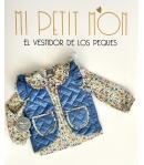 Chaleco acolchado azul con vivos en flores liberty de MON PETIT BONBON